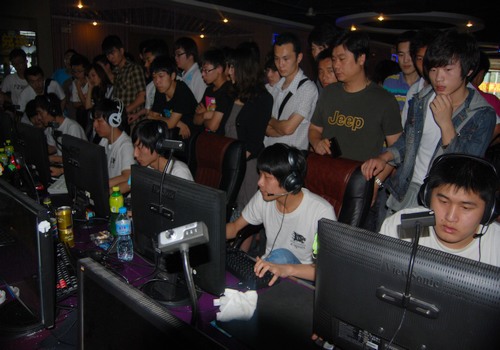 369 ：对面的中野和辅助都在抓我，不给我生存的空间，只能被迫去操作