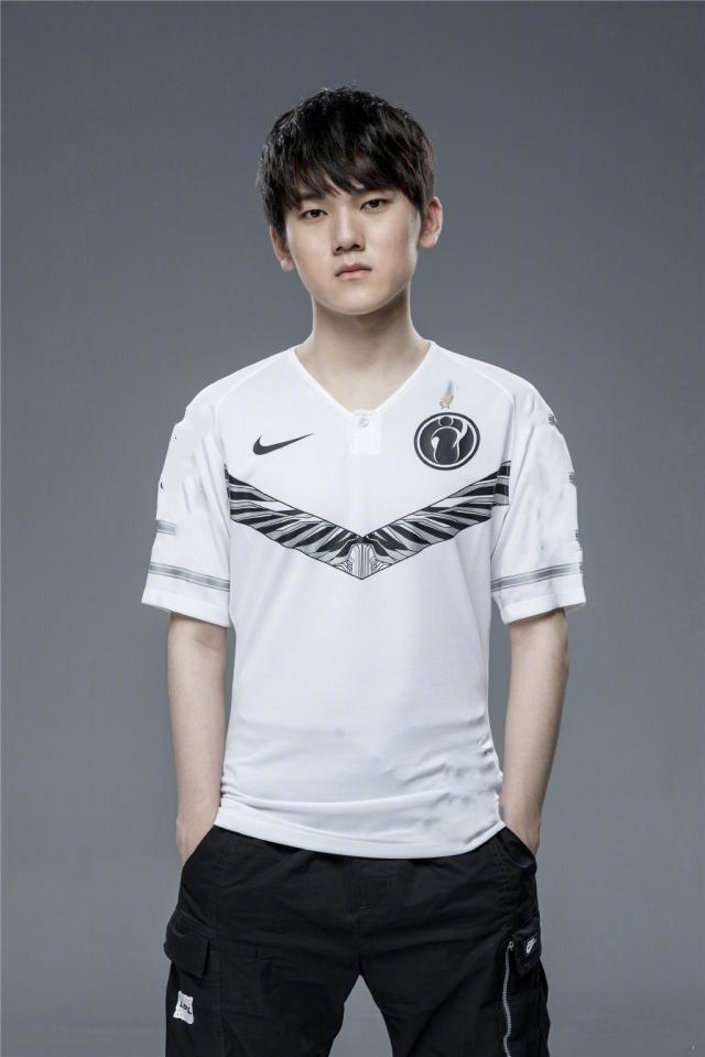 RNG教练：我们的阵容是训练比赛中胜率最高的体系，但比赛转化率不高